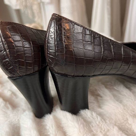 Franco sarto. Size 6 medium loafer pumps. Leather alligator print #10. - Picture 7 of 11